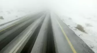 Şanlıurfa'da Karla Kaplanan Yol Temizlendi