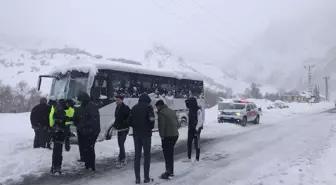 Tunceli'de Yoğun Kar Nedeniyle 29 Kişi Mahsur Kaldı, Jandarma Kurtardı