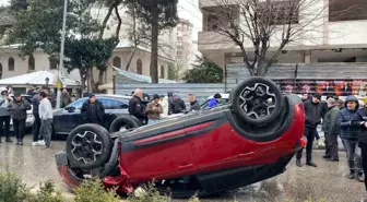 Kadıköy'de Otomobil Takla Attı, Sürücü Yaralandı