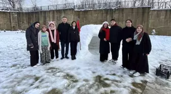 Ünye Fen Lisesi Öğrencileri Kar Yağışında İglo İnşa Etti