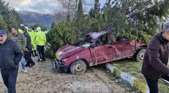 Erdek'te Çalıntı Kamyonetle Kaza Yapan Şüpheli Kaçtı