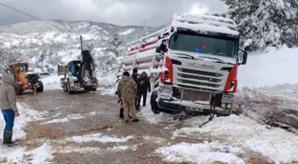 Sinop'ta Doğalgaz Tüpü Taşıyan Tır Kaza Yaptı