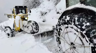 Kastamonu'da Cenaze Yolu Karla Kapandı