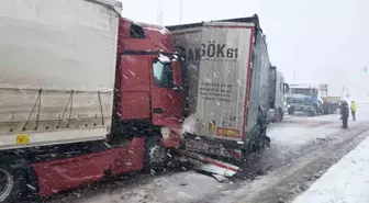 Samsun'da Zincirleme Trafik Kazası: 4 Tır ve 1 Minibüs Karıştı