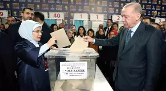 Cumhurbaşkanı ve AK Parti Genel Başkanı Erdoğan, AK Parti 8. Olağan Büyük Kongresi'nde oyunu kullandı