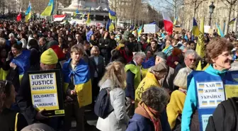 Paris'te Putin Karşıtı Büyük Protesto