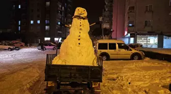 Artvin'de Gençlerden Eğlenceli Kardan Adam İle Traktör Turu