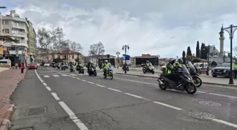 Tekirdağ'da Motosiklet Sürücülerinden 'Katil Bariyer' Eylemi