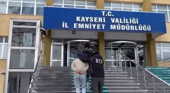 Kayseri'de Sokak Satıcılarına Yönelik Operasyon: 20 Gözaltı ve 884 Uyuşturucu Hap Ele Geçirildi