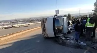 Adıyaman'da Kamyonet Devrildi