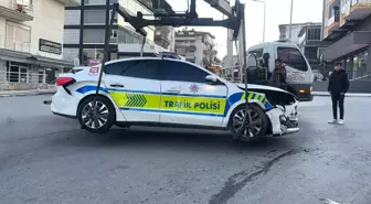 Denizli'de Polis Aracı ile Otomobil Çarpıştı: 4 Yaralı