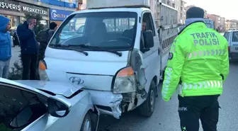 Karaman'da Kontrolden Çıkan Kamyonet Trafik Kazası Yarattı