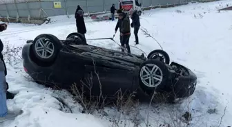 Samsun'da Buzda Kayarak Ters Dönen Araçta Yaralanan Yok