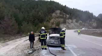 Bucak'ta Seyir Halindeki Otomobilde Yangın