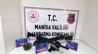 Manisa'da Jandarma Operasyonu: Ruhsatsız Silahlar Ele Geçirildi