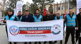 Genç Sağlık Sendikası'ndan Cumhuriyet Üniversitesi Hastanesi'nde Sorunlar İçin Basın Açıklaması