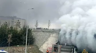 Başakşehir Çam ve Sakura Şehir Hastanesi girişinde otobüste bilinmeyen bir nedenle yangın çıktı. Olay yerine itfaiye ekipleri sevk edildi.