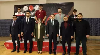 Kütahya'da U-17 Güreş Türkiye Grup Müsabakaları Sona Erdi