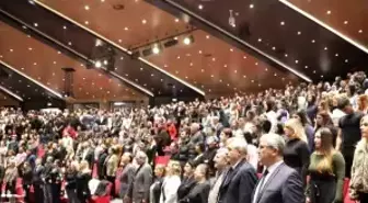 İAÜ İletişim Ödülleri'nde Halil Ergün AKEV Onur Ödülü'nü aldı