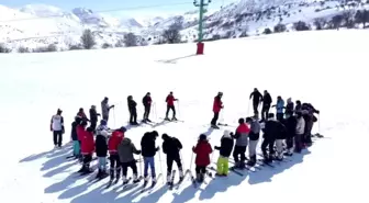 Bayburt Üniversitesi'nden Öğrencilere Kayak Eğitimi