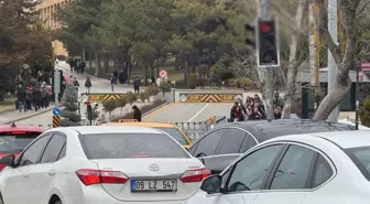 Trafik ışıklarını görenler mest oldu! Araçlarından inip fotoğraf çektirdiler