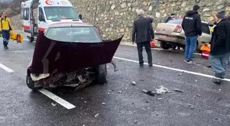 Kütahya'da Trafik Kazası: 3 Yaralı