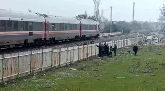 Manisa'da Tren Kazası: Genç Adam Ağır Yaralandı