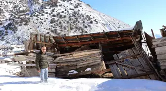 Erzurum'da Yoğun Kar Yağışı Çatıları Çöktürdü