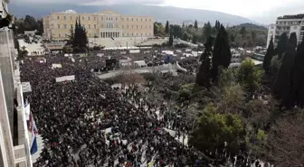 Yunanistan'da Tren Kazası Protestoları Çatışmalara Dönüştü