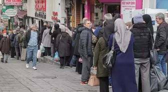 Fiyatı duyan koştu! 1 saat sırada bekleyip esnafa teşekkür ettiler