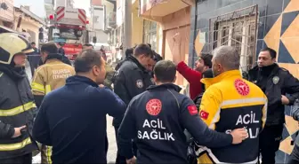 Bursa'da Yangın: İtfaiye Ekipleri 4 Kişiyi Kurtardı