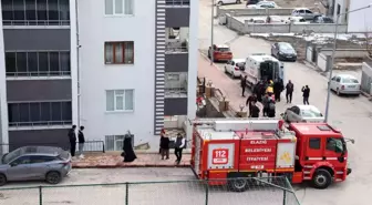 Elazığ'da Direksiyon Hakimiyeti Kayboldu, Araç Apartman Boşluğuna Uçtu