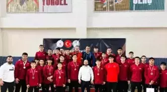 Manisa Güreş Eğitim Merkezi Sporcuları U17 Şampiyonası'nda Büyük Başarı Elde Etti