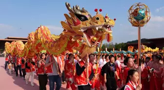 Fenghua Kumaşı Ejderha Dansı Etkinliği