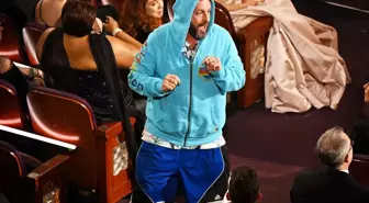 Adam Sandler'ın Oscar stili gündem oldu: Adam ne giyiyorsun?