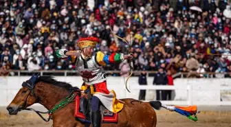 Lhasa'da Geleneksel Binicilik Gösterisi