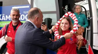 Balıkesir'de Milli Eskrimciler Coşkuyla Karşılandı