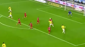 Fenerbahçe'nin penaltı beklediği pozisyonda devam kararı doğru mu? Herkes tek bir görüşte birleşti