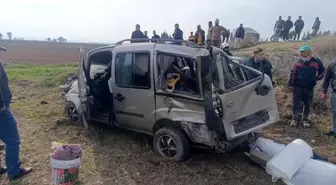 Reyhanlı'da Hafif Ticari Araç Tarlaya Uçtu: 3 Yaralı