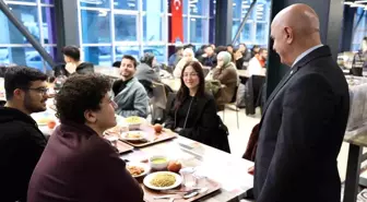 Düzce Üniversitesi Rektörü İftarda Öğrencileriyle Buluştu