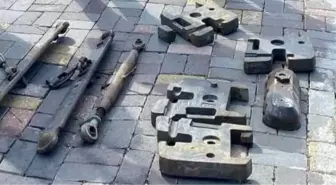 Uşak'ta Traktörün Parçalarını Çalan Hırsızlar Yakalandı