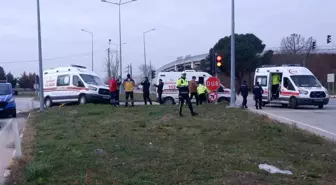 Edirne'de Ambulans ile Otomobil Çarpıştı: 2 Yaralı