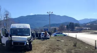 Karabük'te İki Ayrı Trafik Kazasında 6 Kişi Yaralandı