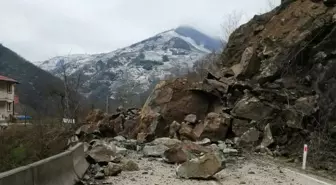 Ordu'da Heyelan, Karayolu Trafiğe Kapandı