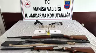 Manisa'da Ruhsatsız Silahlar Ele Geçirildi