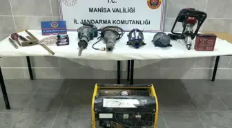 Manisa'da Jandarma Kaçak Kazı Yapan 10 Şahsı Suçüstü Yakaladı