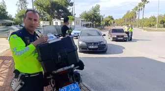 Manavgat'ta Trafik Uygulaması: Yabancı Plakalı Araç Men Edildi, Abartı Egzoz Cezası Uygulandı