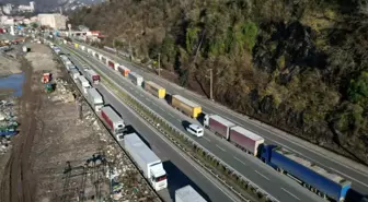 Sarp Sınır Kapısı'nda Tır Kuyrukları Ramazan Ayında Uzadı