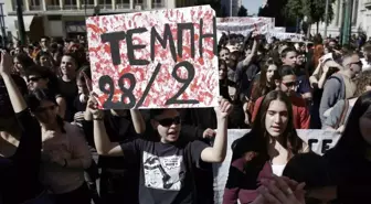 Yunanistan'da Hükümete Gensoru Önergesi Reddedildi, Protestolar Patlak Verdi