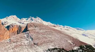 Dron Pilotunun Eşsiz Görüntüleri: Niğde'de Dağ Keçilerinin Doğal Yaşamı